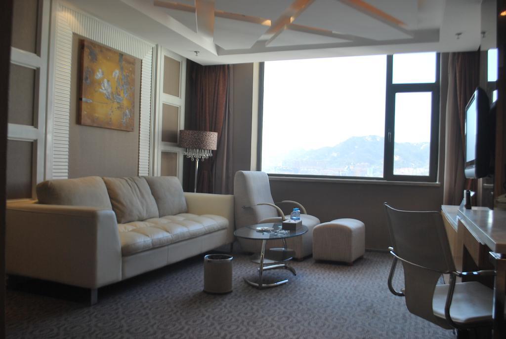 The Center Hotel Weihai Habitación foto