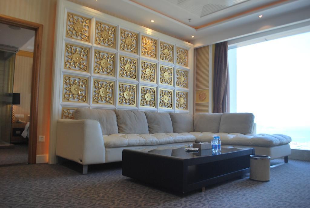 The Center Hotel Weihai Habitación foto