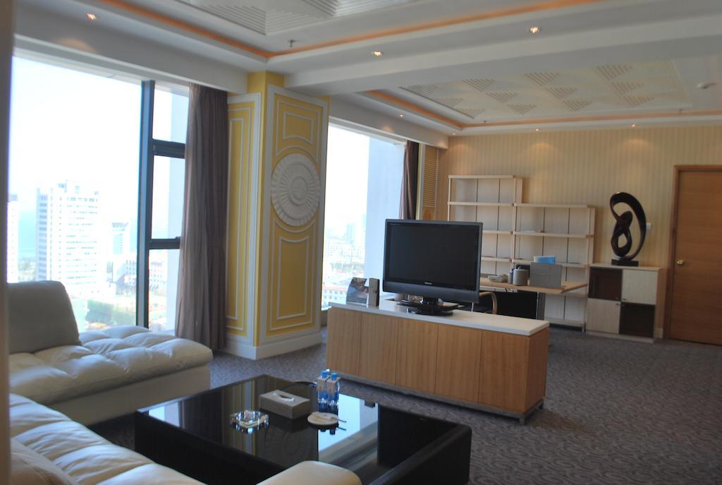 The Center Hotel Weihai Habitación foto