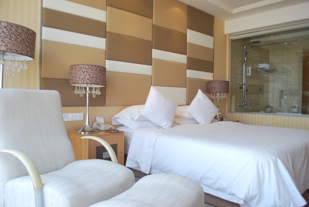The Center Hotel Weihai Habitación foto